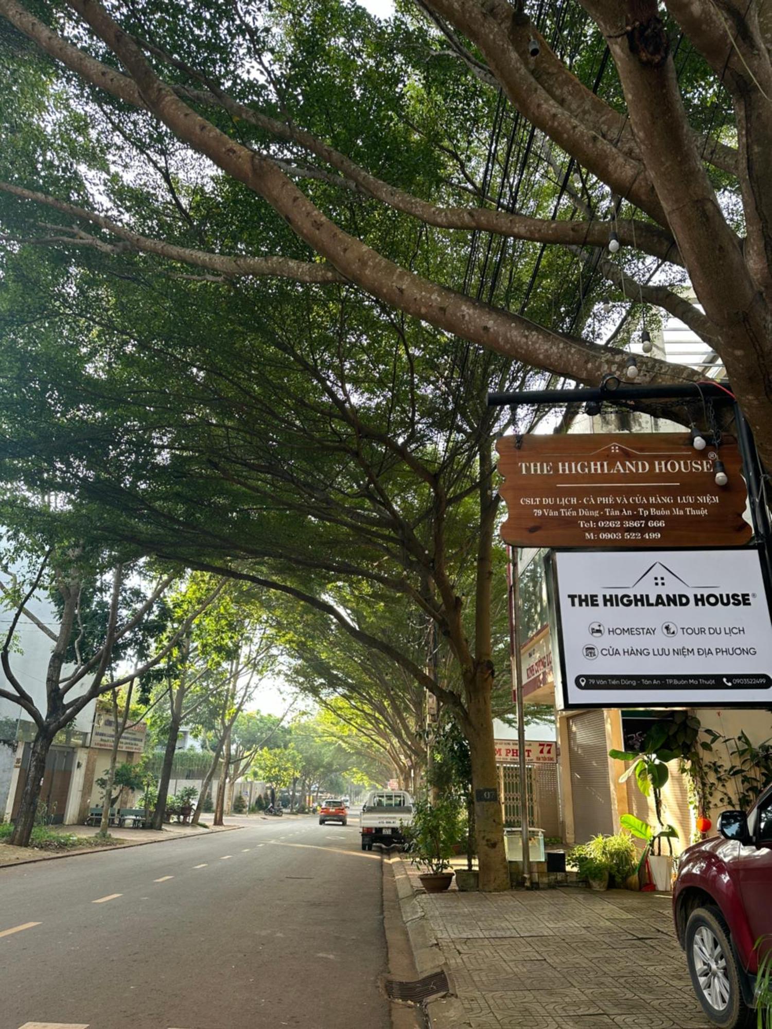 The Highland House Hotel Buon Ma Thuot Exterior photo